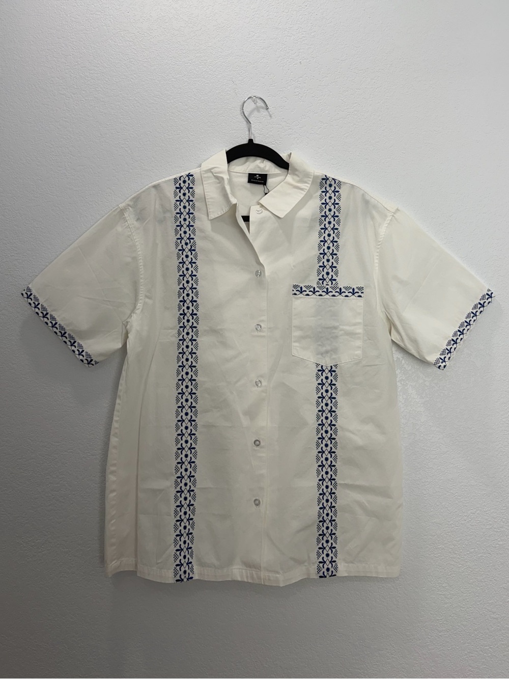 Thrills Rhodes Embroidered Short Sleeve Shirt Size Medium NWT